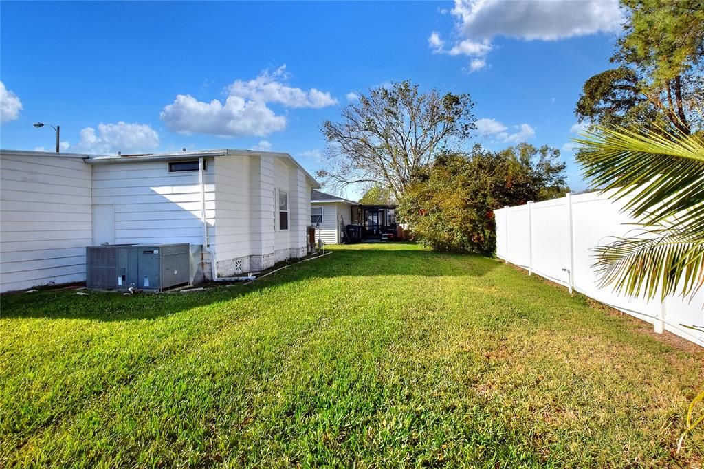 合同活跃: $158,000 (2 贝兹, 2 浴室, 960 平方英尺)