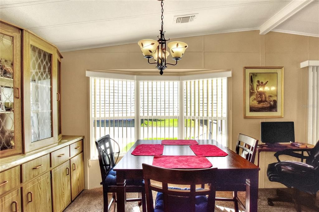 合同活跃: $158,000 (2 贝兹, 2 浴室, 960 平方英尺)