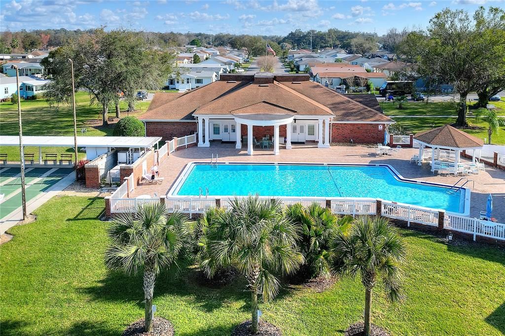 合同活跃: $158,000 (2 贝兹, 2 浴室, 960 平方英尺)