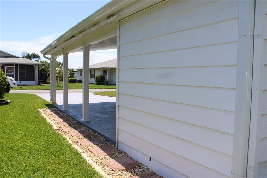 合同活跃: $158,000 (2 贝兹, 2 浴室, 960 平方英尺)