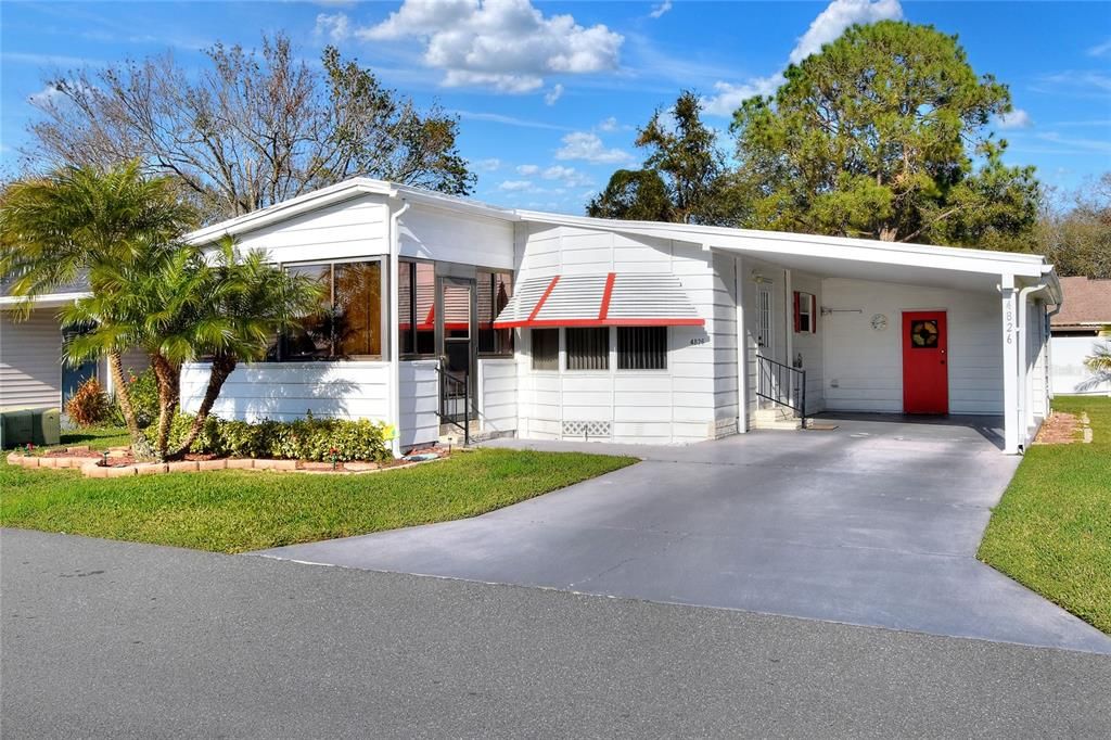 合同活跃: $158,000 (2 贝兹, 2 浴室, 960 平方英尺)