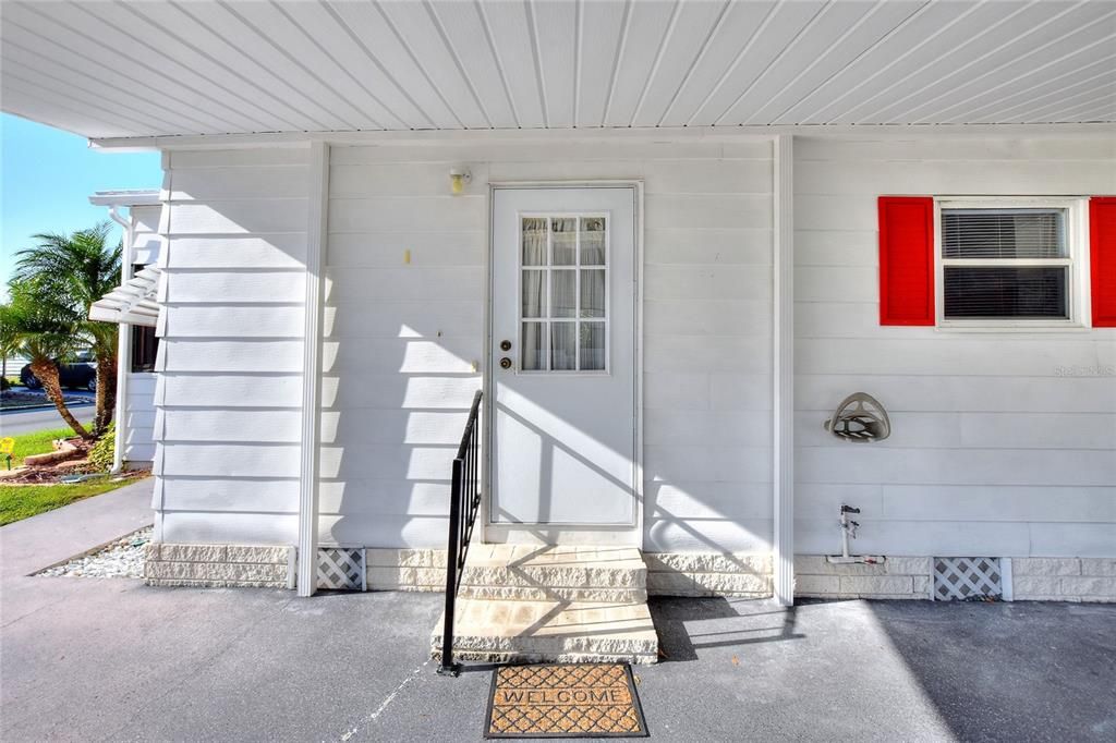 合同活跃: $158,000 (2 贝兹, 2 浴室, 960 平方英尺)