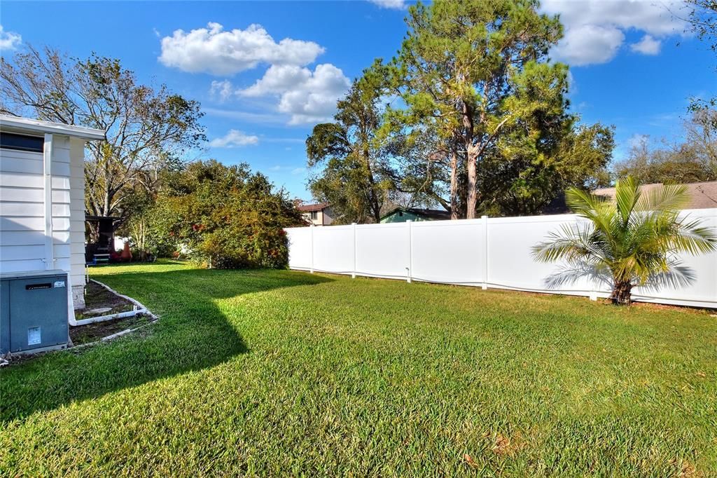 合同活跃: $158,000 (2 贝兹, 2 浴室, 960 平方英尺)