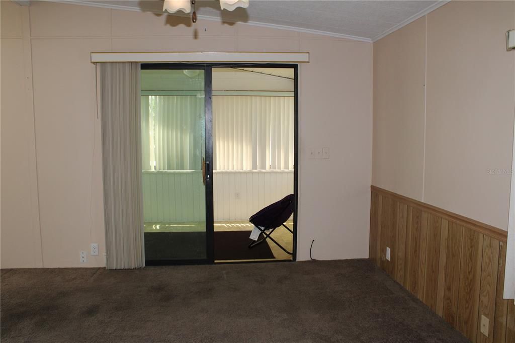 合同活跃: $158,000 (2 贝兹, 2 浴室, 960 平方英尺)