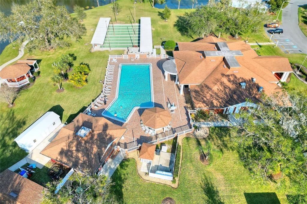 合同活跃: $158,000 (2 贝兹, 2 浴室, 960 平方英尺)