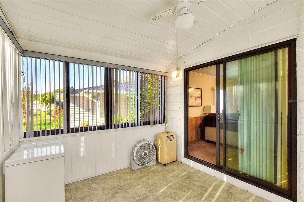 合同活跃: $158,000 (2 贝兹, 2 浴室, 960 平方英尺)