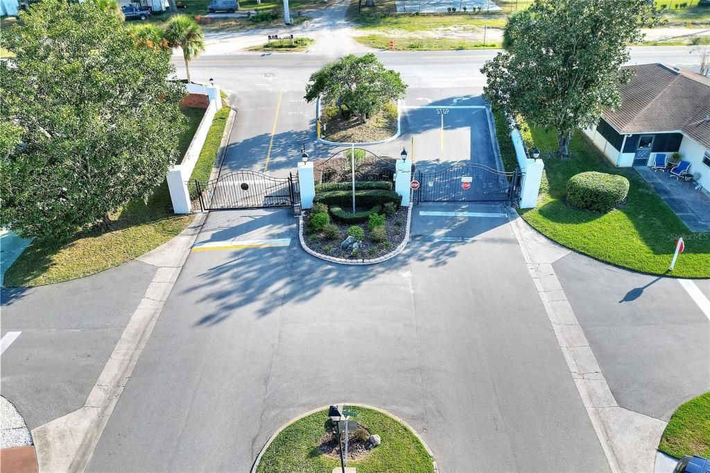 合同活跃: $158,000 (2 贝兹, 2 浴室, 960 平方英尺)