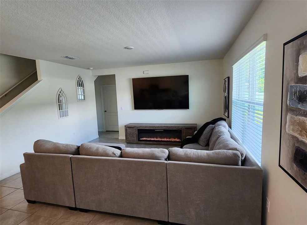 В аренду: $2,775 (5 спален, 3 ванн, 2674 Квадратных фут)