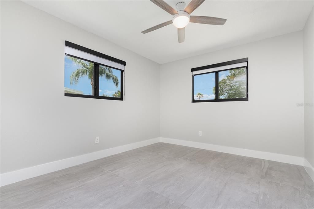 合同活跃: $197,500 (3 贝兹, 1 浴室, 1102 平方英尺)