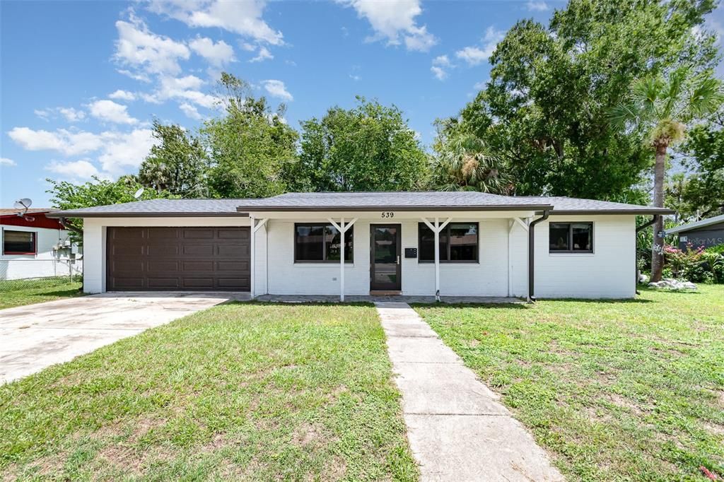 合同活跃: $197,500 (3 贝兹, 1 浴室, 1102 平方英尺)