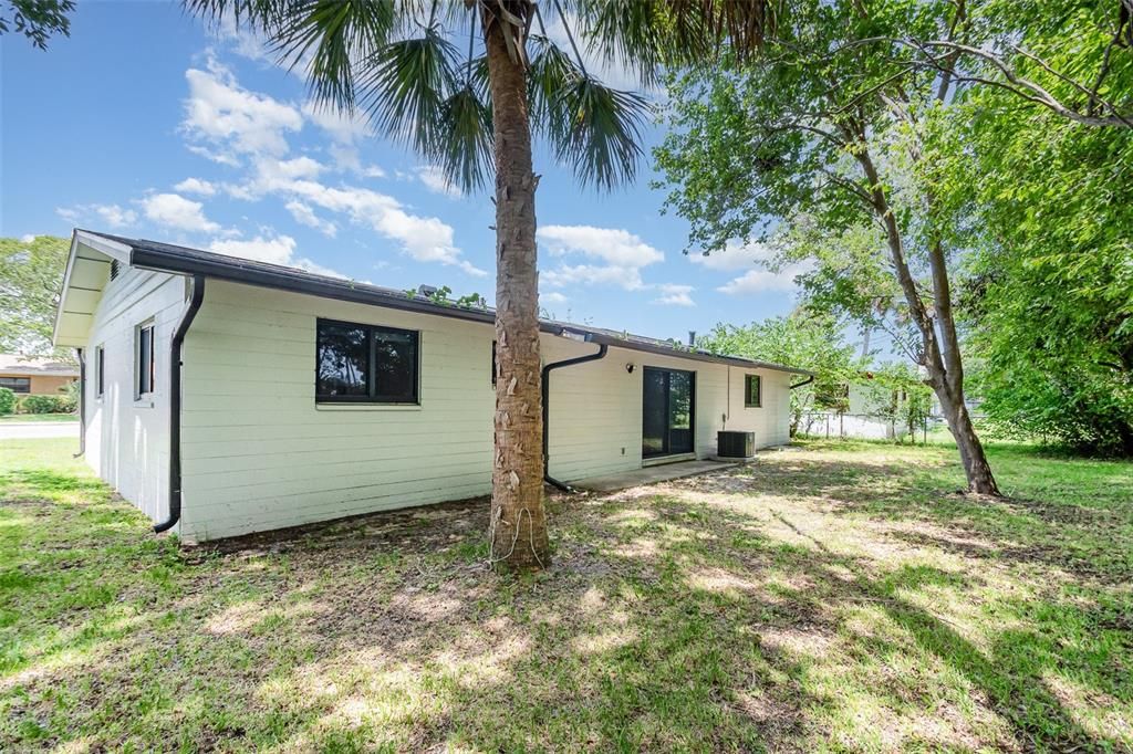 合同活跃: $197,500 (3 贝兹, 1 浴室, 1102 平方英尺)