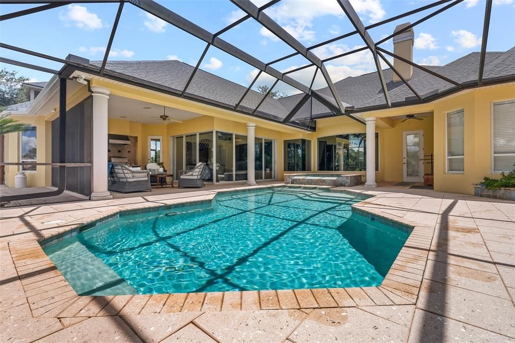 Activo con contrato: $1,149,000 (4 camas, 3 baños, 3321 Pies cuadrados)