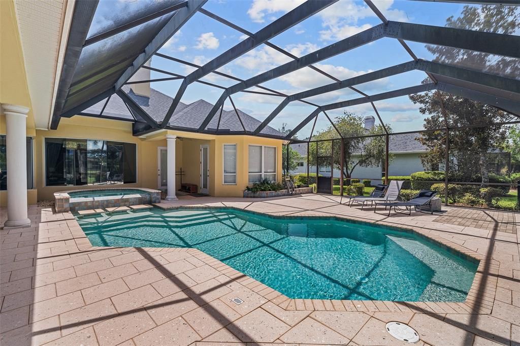 Activo con contrato: $1,149,000 (4 camas, 3 baños, 3321 Pies cuadrados)