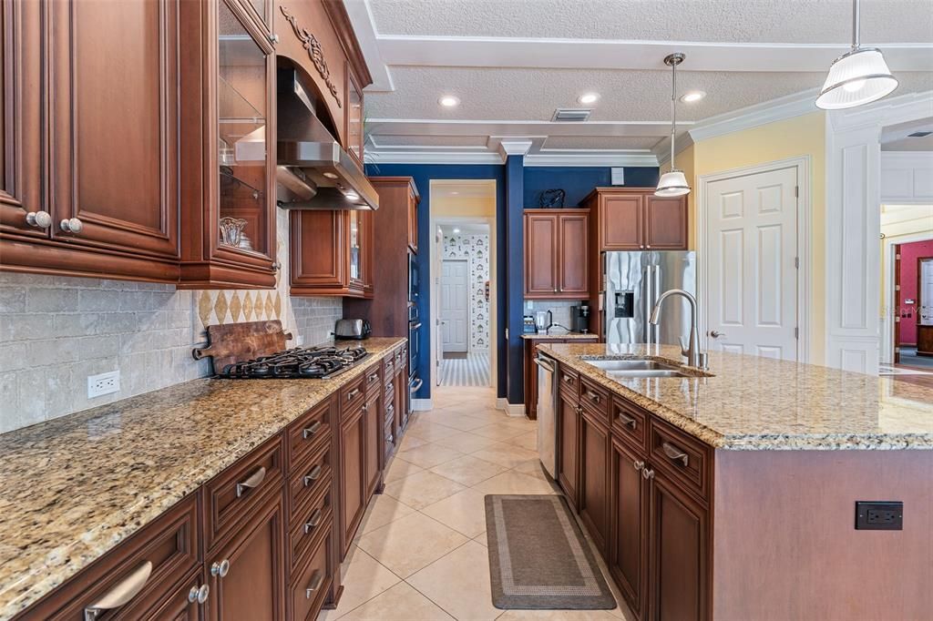 Activo con contrato: $1,149,000 (4 camas, 3 baños, 3321 Pies cuadrados)