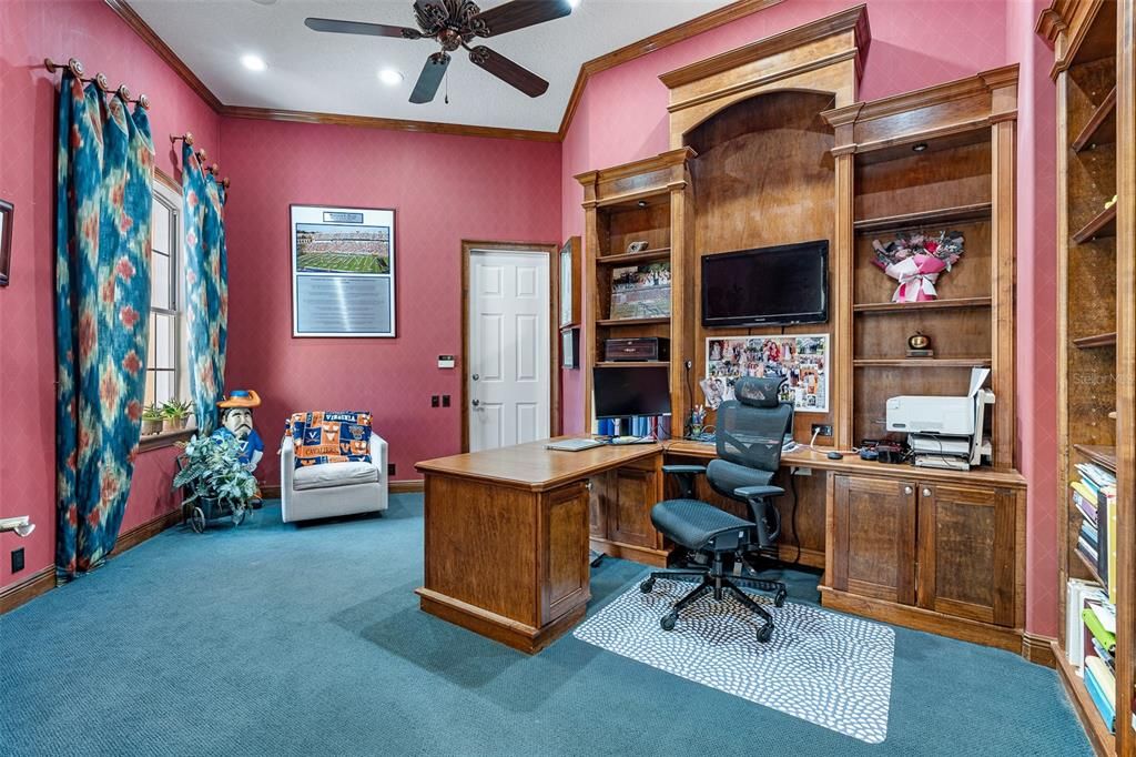 Activo con contrato: $1,149,000 (4 camas, 3 baños, 3321 Pies cuadrados)