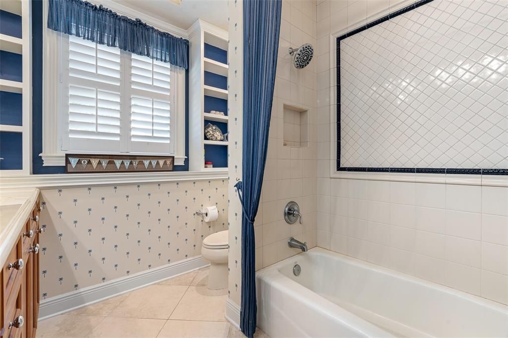 Activo con contrato: $1,149,000 (4 camas, 3 baños, 3321 Pies cuadrados)