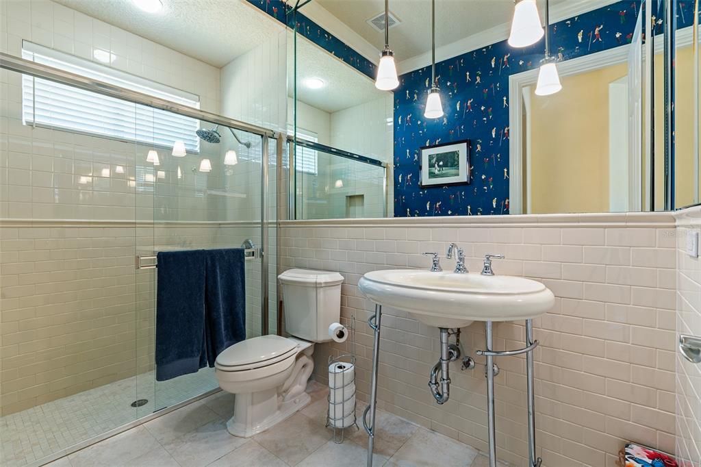 Activo con contrato: $1,149,000 (4 camas, 3 baños, 3321 Pies cuadrados)