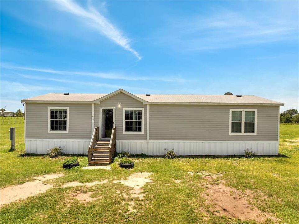 Active With Contract: $329,990 (3 beds, 2 baths, 1568 Square Feet)