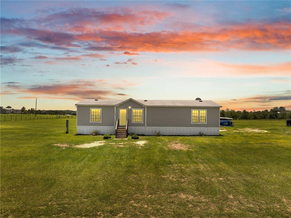 Active With Contract: $329,990 (3 beds, 2 baths, 1568 Square Feet)