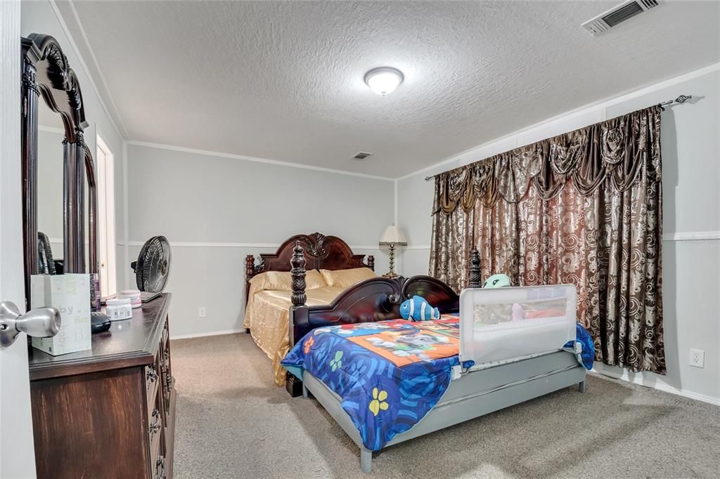 Active With Contract: $329,990 (3 beds, 2 baths, 1568 Square Feet)