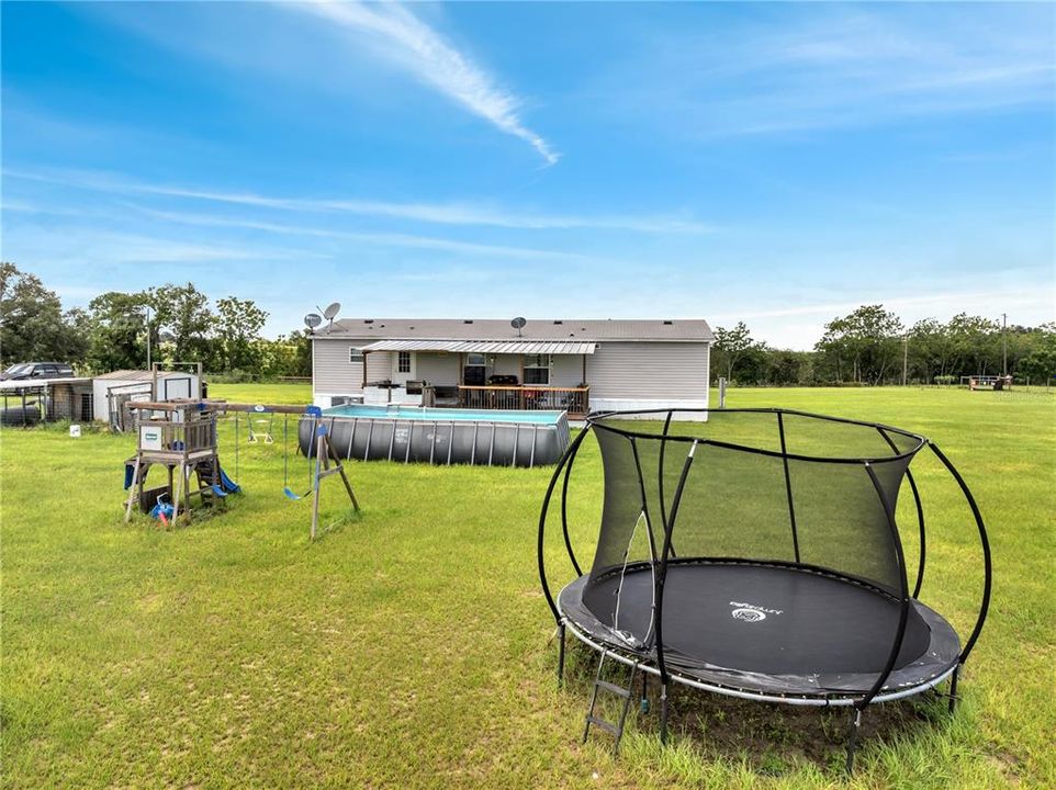 Active With Contract: $329,990 (3 beds, 2 baths, 1568 Square Feet)