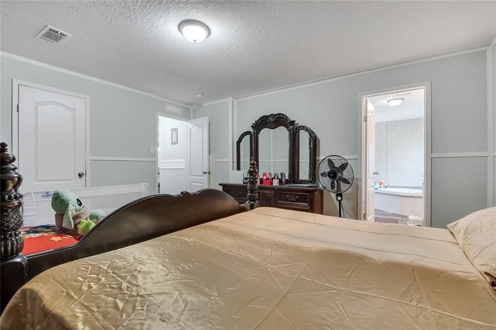 Active With Contract: $329,990 (3 beds, 2 baths, 1568 Square Feet)