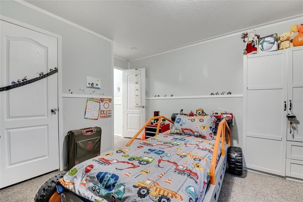 Active With Contract: $329,990 (3 beds, 2 baths, 1568 Square Feet)