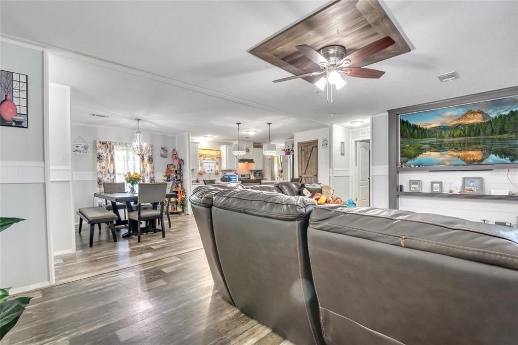 Active With Contract: $329,990 (3 beds, 2 baths, 1568 Square Feet)