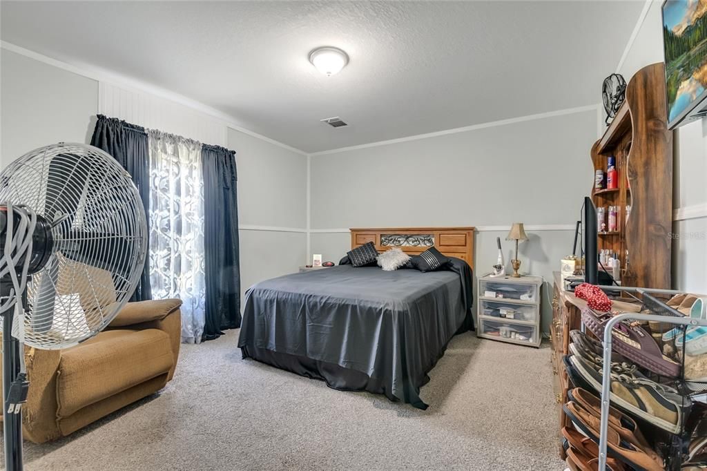 Active With Contract: $329,990 (3 beds, 2 baths, 1568 Square Feet)