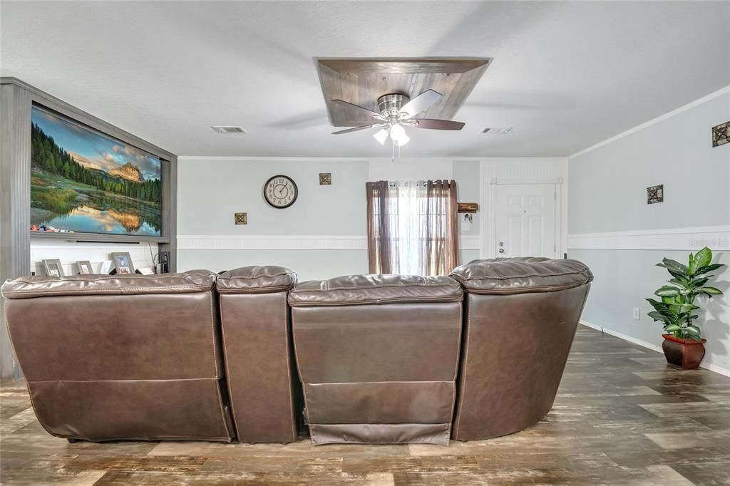 Active With Contract: $329,990 (3 beds, 2 baths, 1568 Square Feet)