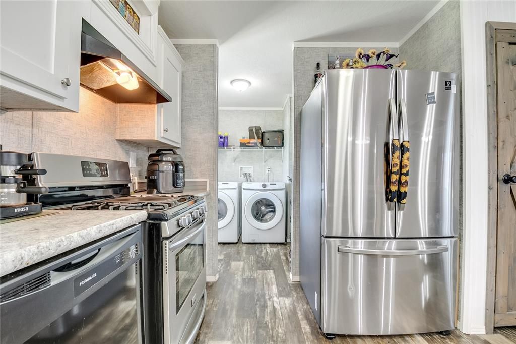 Active With Contract: $329,990 (3 beds, 2 baths, 1568 Square Feet)