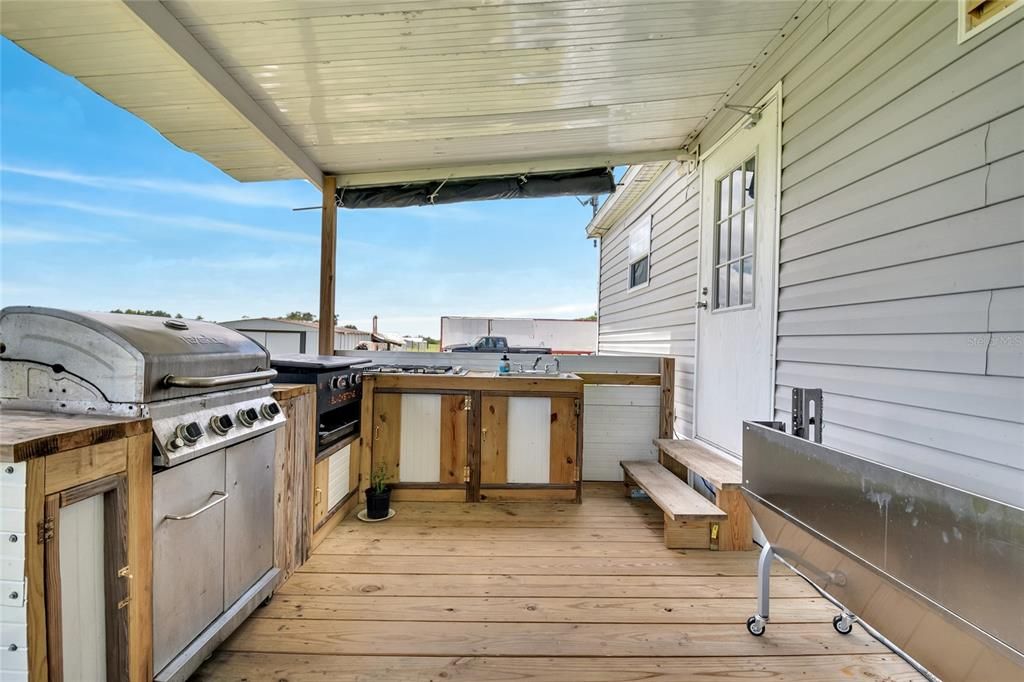 Active With Contract: $329,990 (3 beds, 2 baths, 1568 Square Feet)