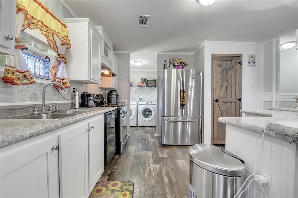 Active With Contract: $329,990 (3 beds, 2 baths, 1568 Square Feet)