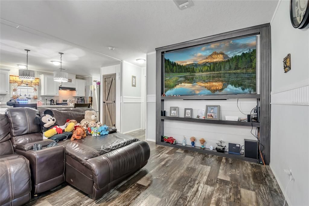 Active With Contract: $329,990 (3 beds, 2 baths, 1568 Square Feet)