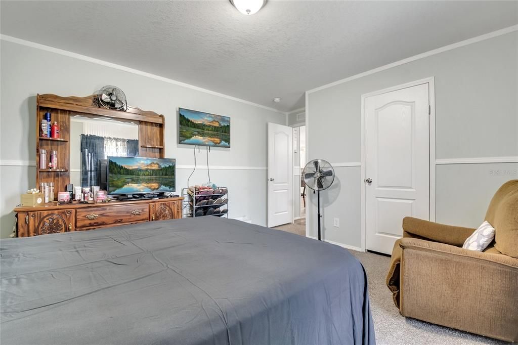 Active With Contract: $329,990 (3 beds, 2 baths, 1568 Square Feet)