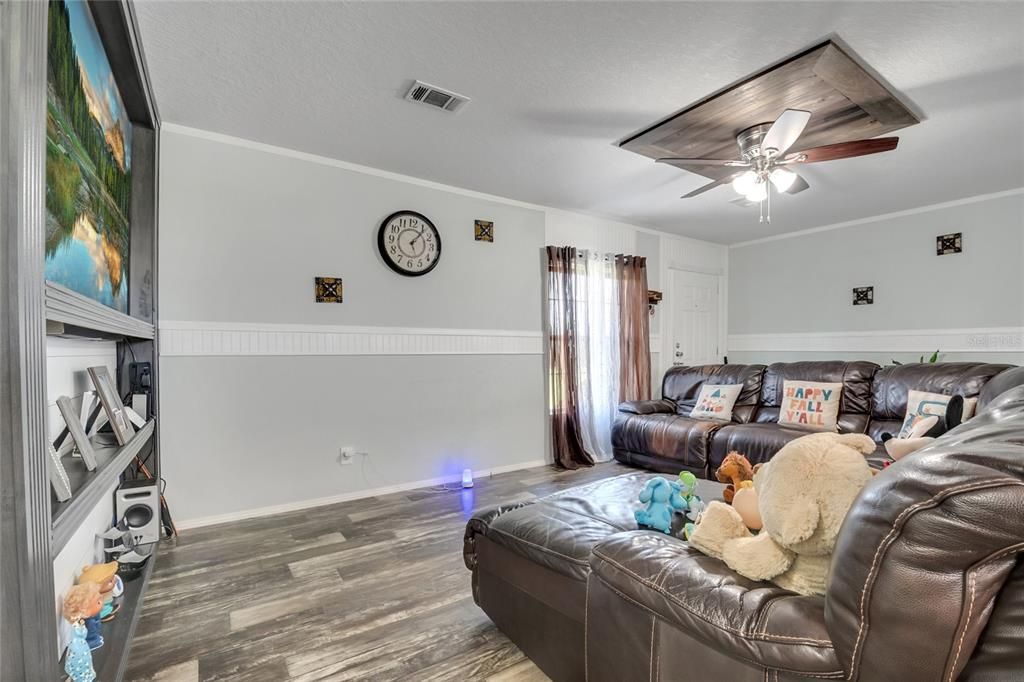 Active With Contract: $329,990 (3 beds, 2 baths, 1568 Square Feet)