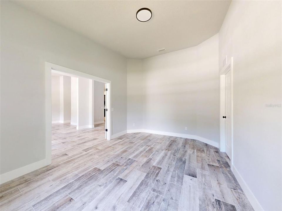 For Sale: $639,900 (5 beds, 3 baths, 2550 Square Feet)