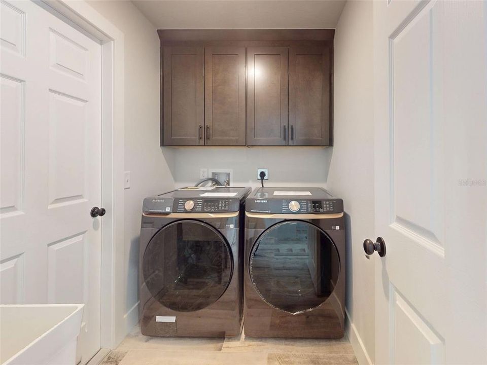 For Sale: $639,900 (5 beds, 3 baths, 2550 Square Feet)