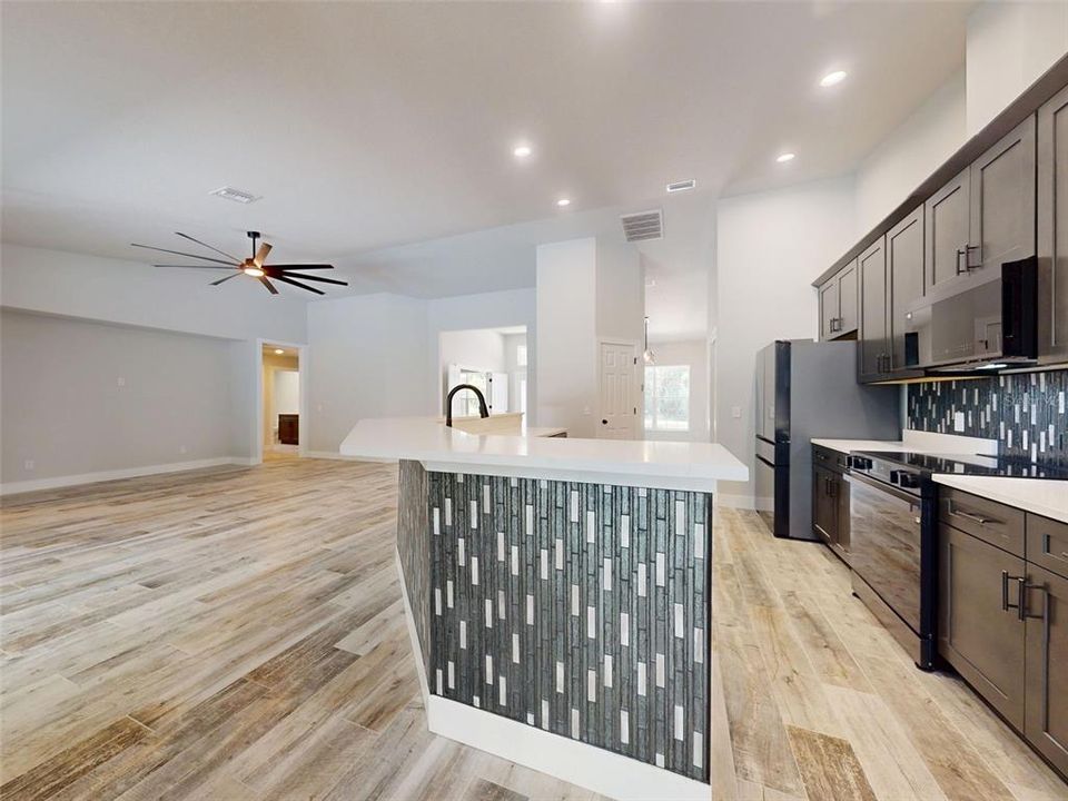 For Sale: $639,900 (5 beds, 3 baths, 2550 Square Feet)