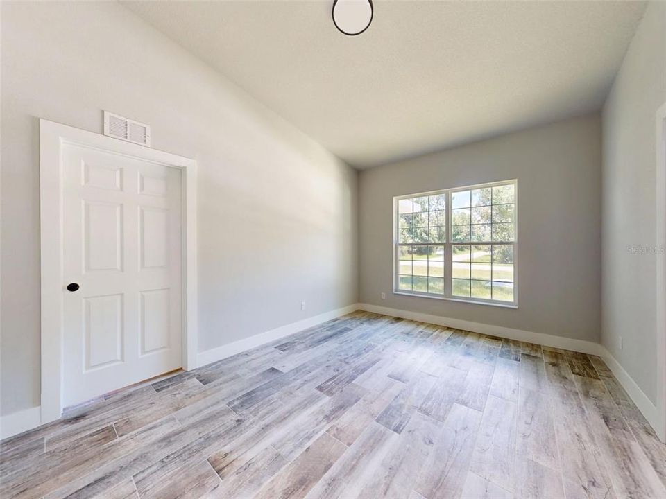 For Sale: $639,900 (5 beds, 3 baths, 2550 Square Feet)