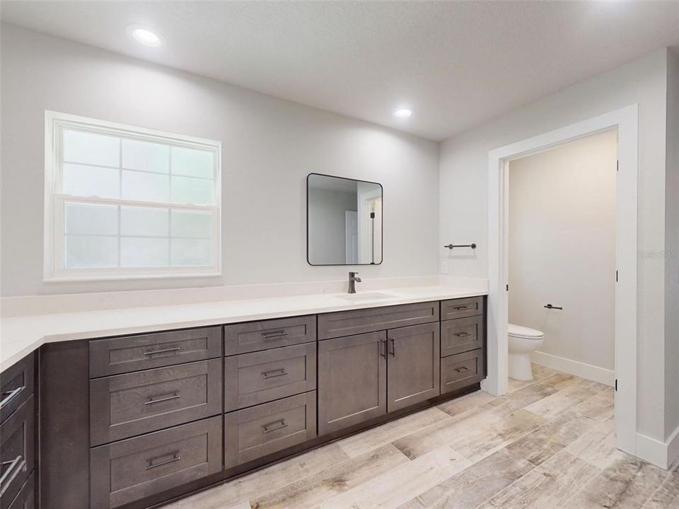 For Sale: $639,900 (5 beds, 3 baths, 2550 Square Feet)