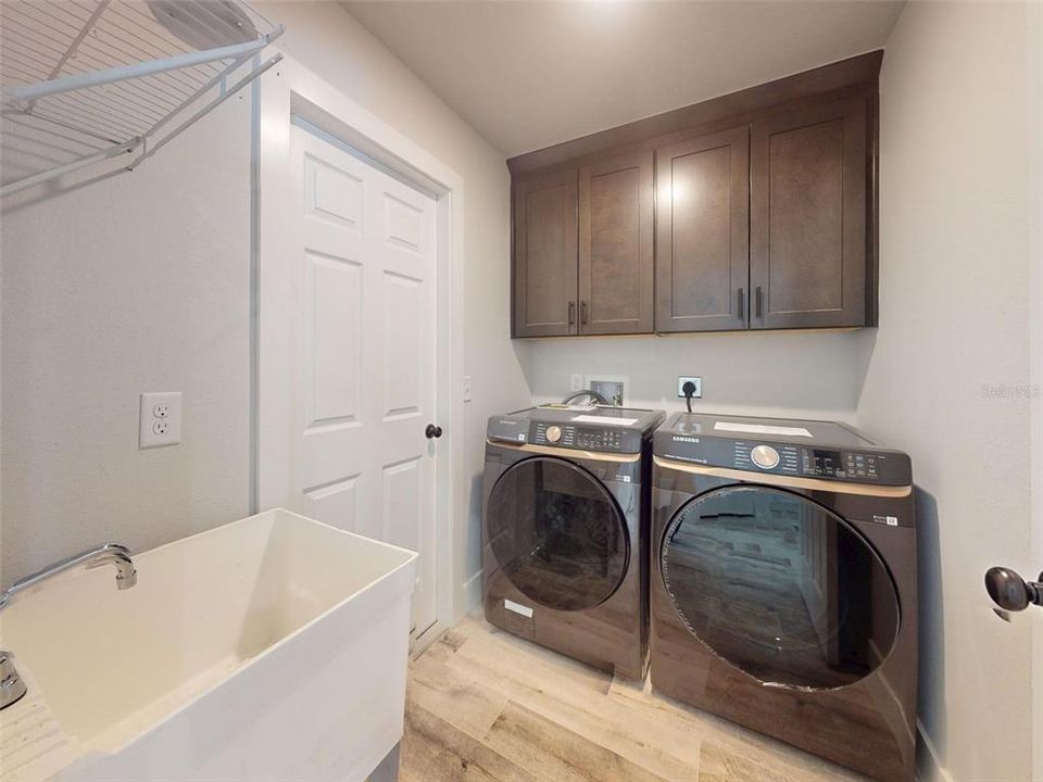 For Sale: $639,900 (5 beds, 3 baths, 2550 Square Feet)