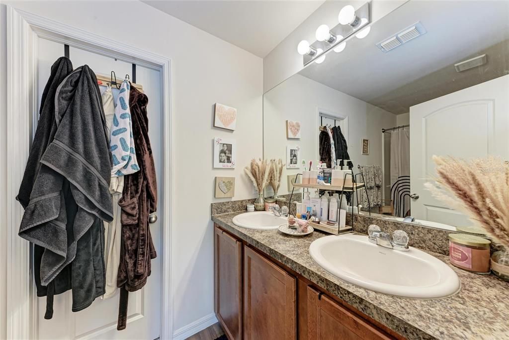 Под контрактом: $449,000 (6 спален, 0 ванн, 2804 Квадратных фут)