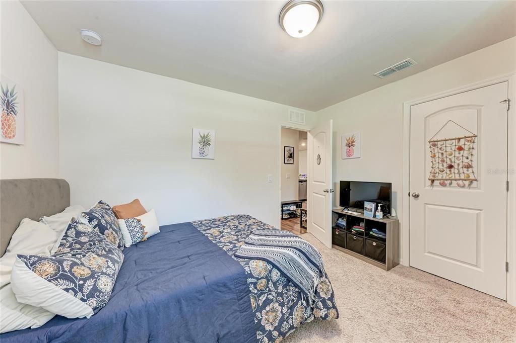 Под контрактом: $449,000 (6 спален, 0 ванн, 2804 Квадратных фут)