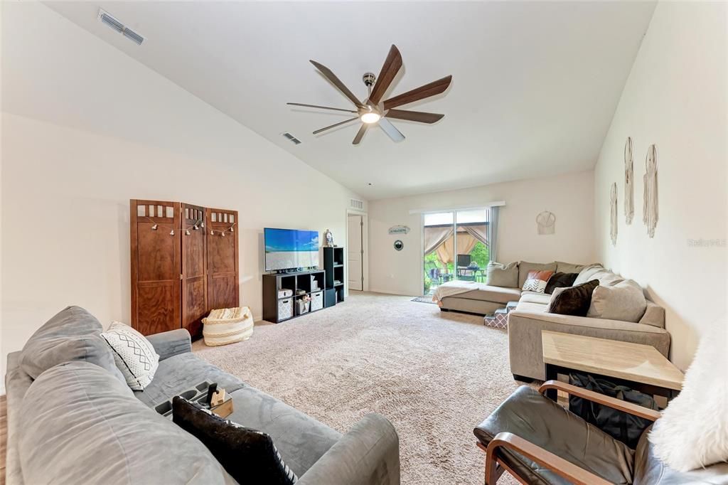 Под контрактом: $449,000 (6 спален, 0 ванн, 2804 Квадратных фут)