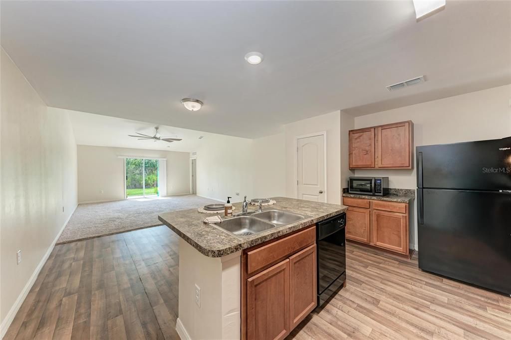 Под контрактом: $449,000 (6 спален, 0 ванн, 2804 Квадратных фут)