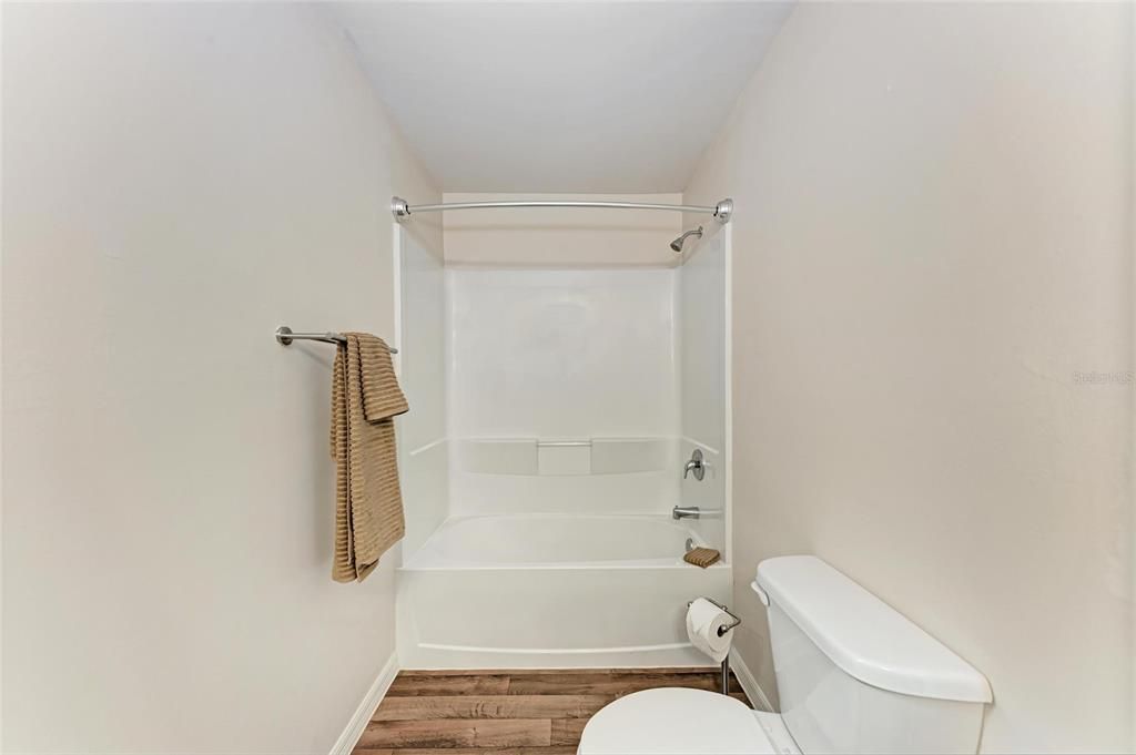 Под контрактом: $449,000 (6 спален, 0 ванн, 2804 Квадратных фут)