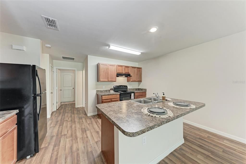 Под контрактом: $449,000 (6 спален, 0 ванн, 2804 Квадратных фут)