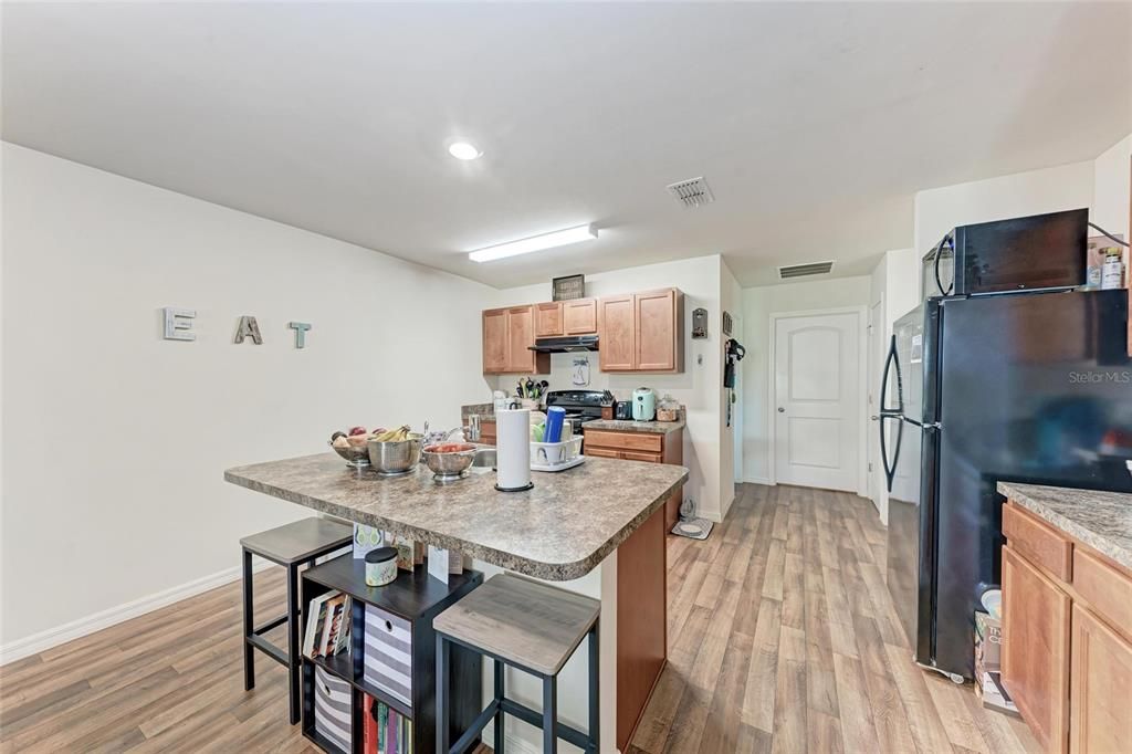 Под контрактом: $449,000 (6 спален, 0 ванн, 2804 Квадратных фут)