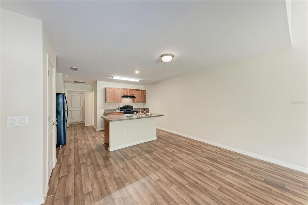 Под контрактом: $449,000 (6 спален, 0 ванн, 2804 Квадратных фут)